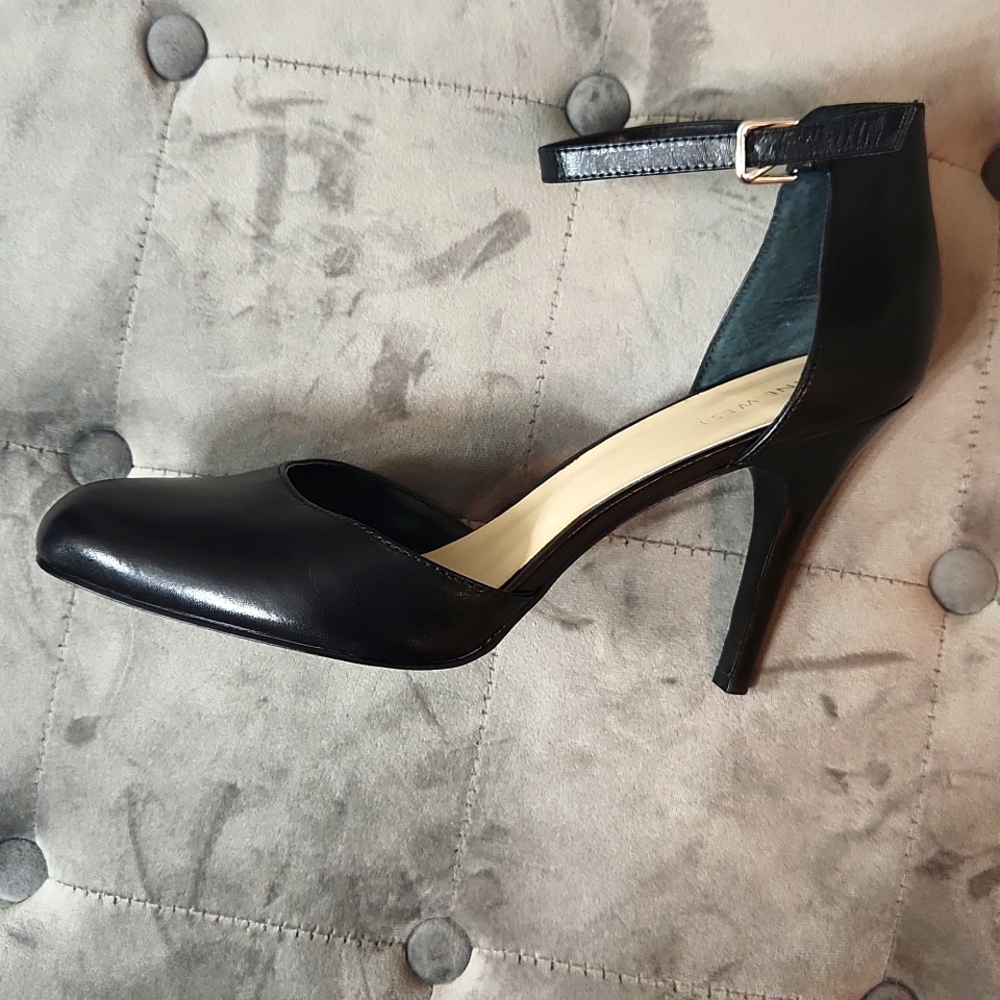 Women size 10M 3.5 inch heel